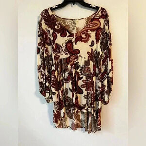 Women’s size 22/24 half sleeve paisley top. est. 1946. Great pre-home condition.
